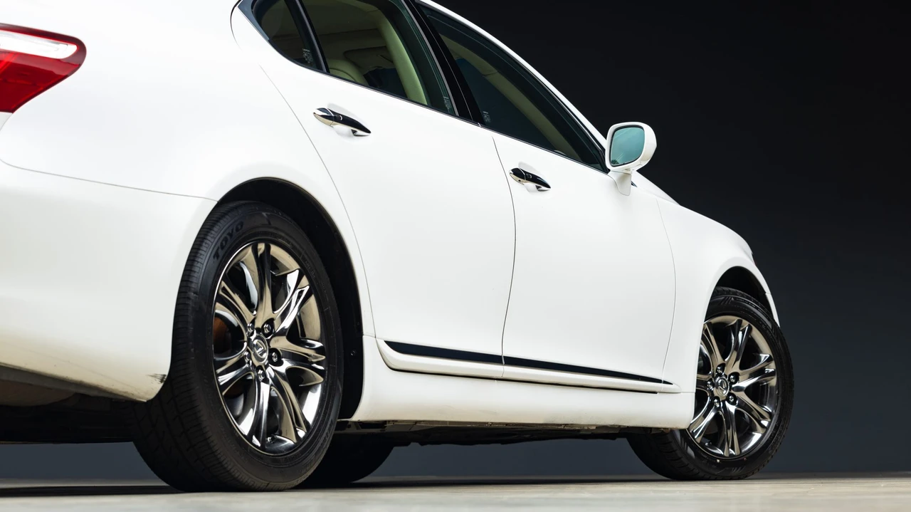 2007 Lexus LS 4th Gen - Image 28 of 31