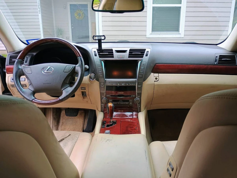 2007 Lexus LS 4th Gen - Image 9 of 24