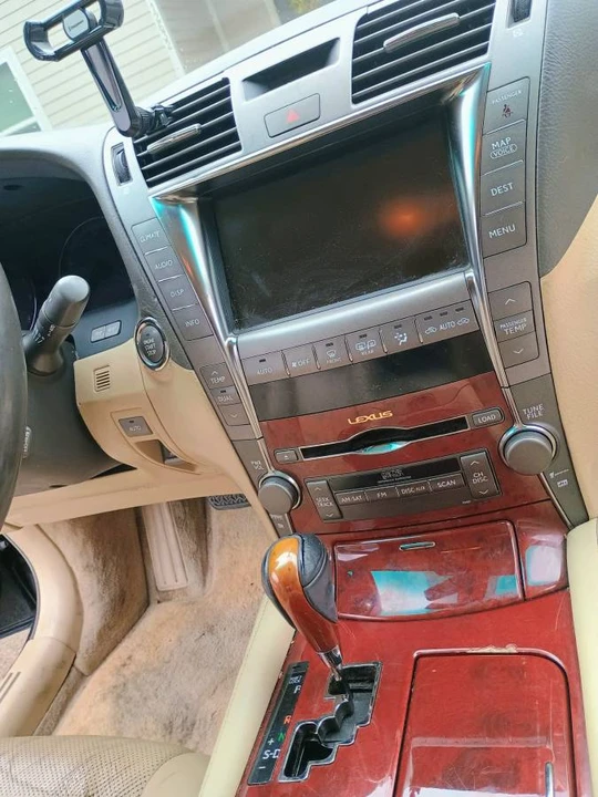2007 Lexus LS 4th Gen - Image 10 of 24