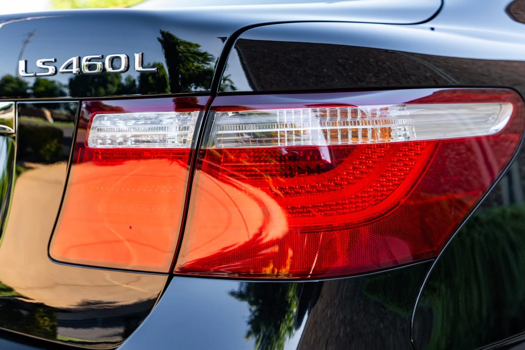 2007 Lexus LS 4th Gen - Image 12 of 31