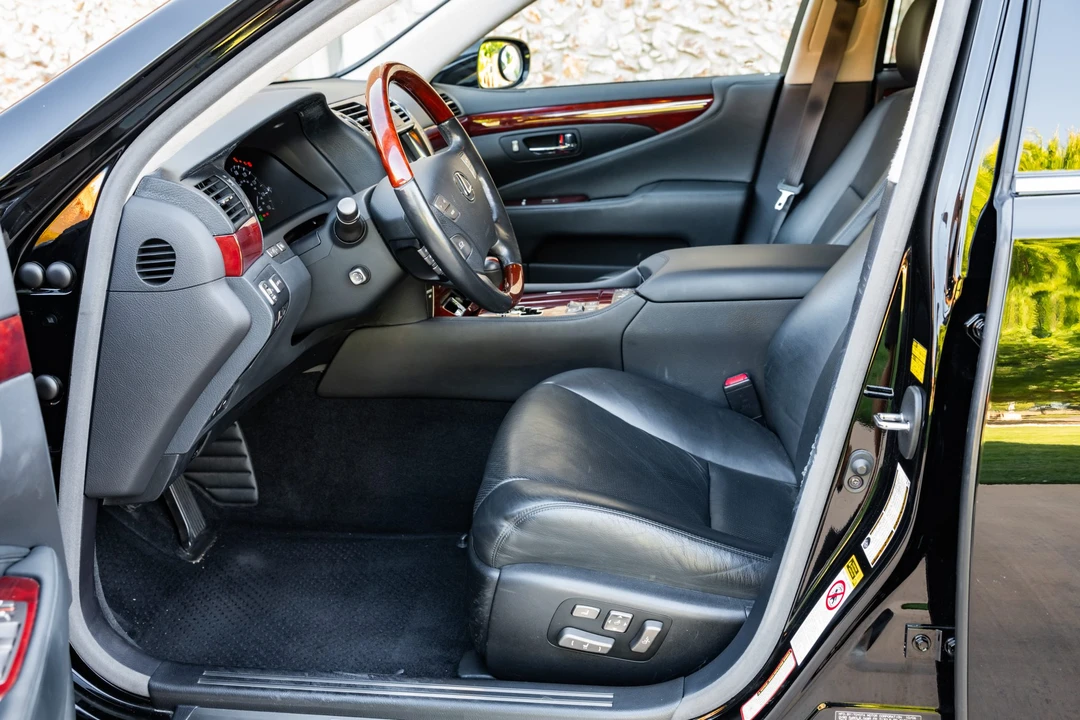 2007 Lexus LS 4th Gen - Image 28 of 31