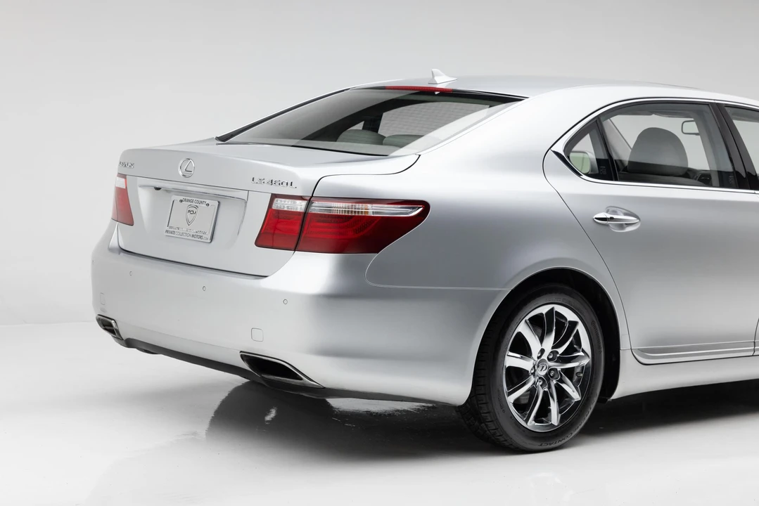 2007 Lexus LS 4th Gen - Image 14 of 31