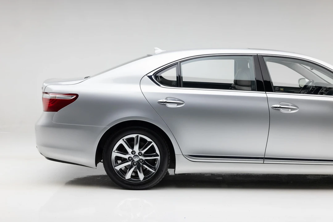 2007 Lexus LS 4th Gen - Image 24 of 31