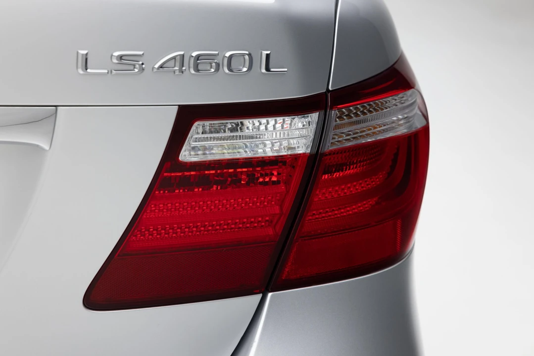2007 Lexus LS 4th Gen - Image 17 of 31
