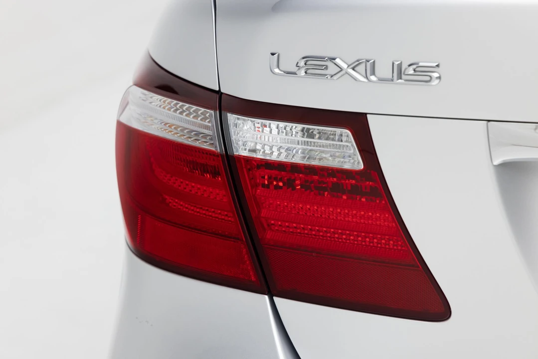 2007 Lexus LS 4th Gen - Image 16 of 31