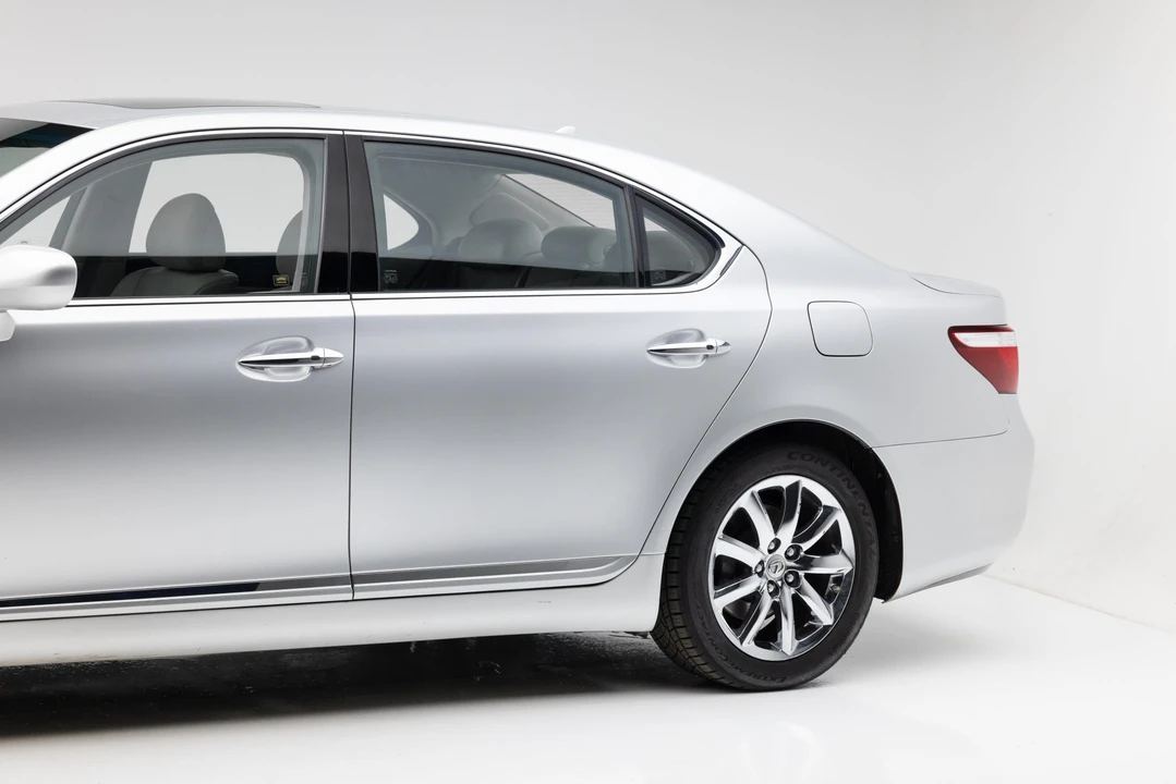 2007 Lexus LS 4th Gen - Image 21 of 31