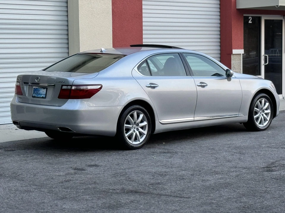 2007 Lexus LS 4th Gen - Image 10 of 31