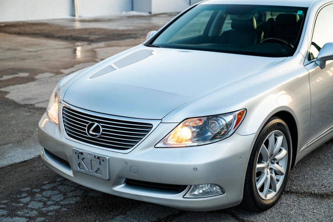 2007 Lexus LS 4th Gen - Image 17 of 31