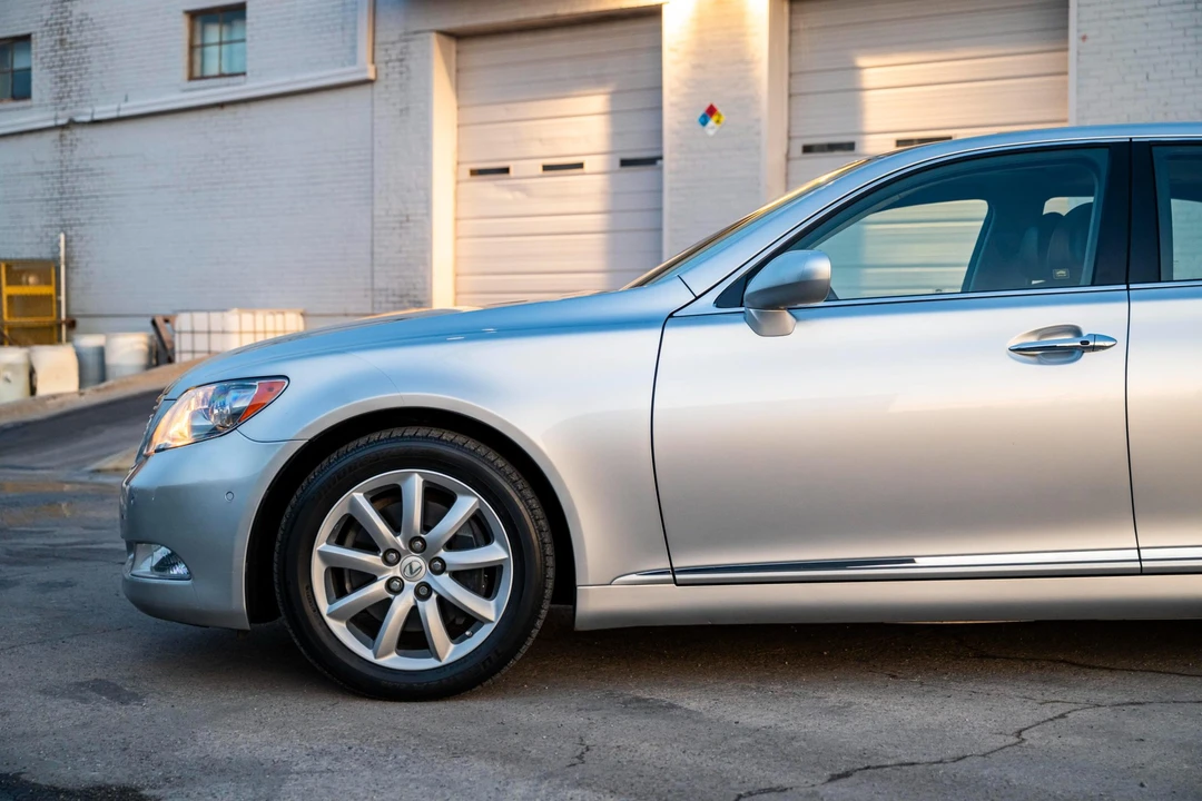 2007 Lexus LS 4th Gen - Image 16 of 31