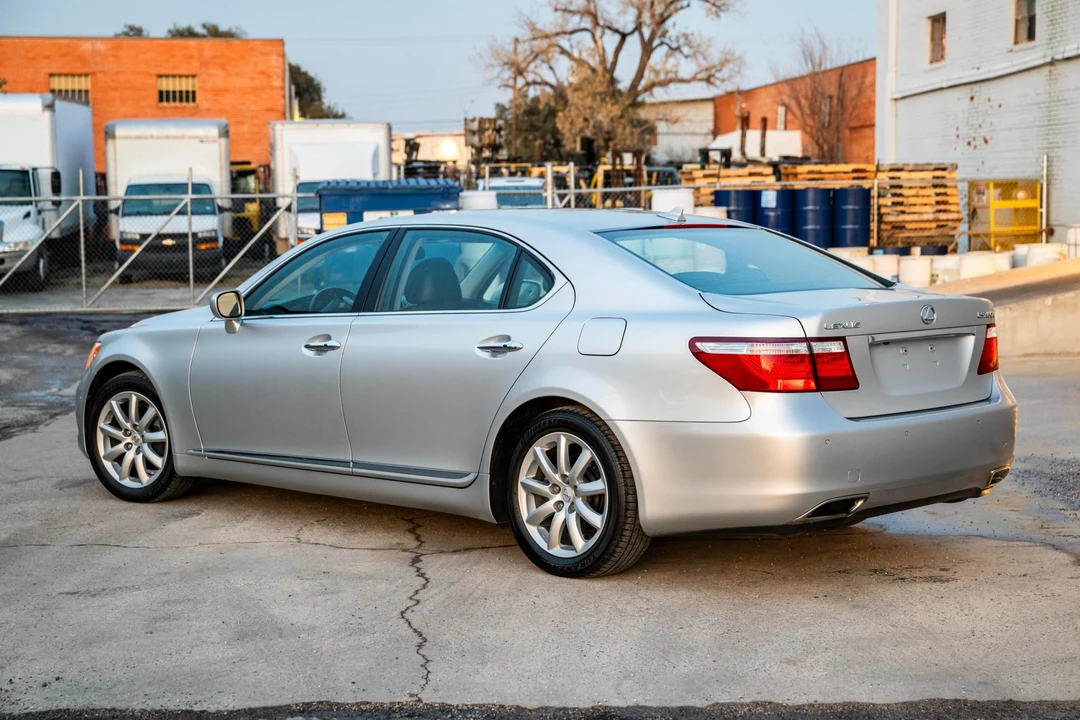 2007 Lexus LS 4th Gen - Image 9 of 31