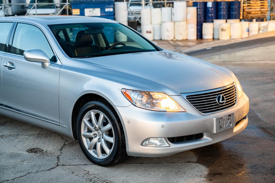2007 Lexus LS 4th Gen - Image 18 of 31