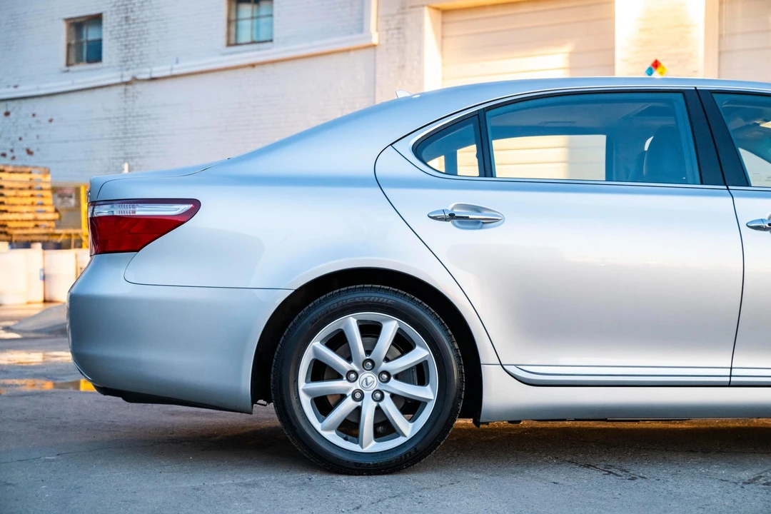 2007 Lexus LS 4th Gen - Image 21 of 31