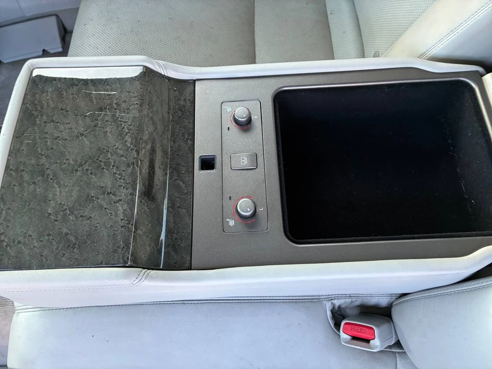 2007 Lexus LS 4th Gen - Image 11 of 22