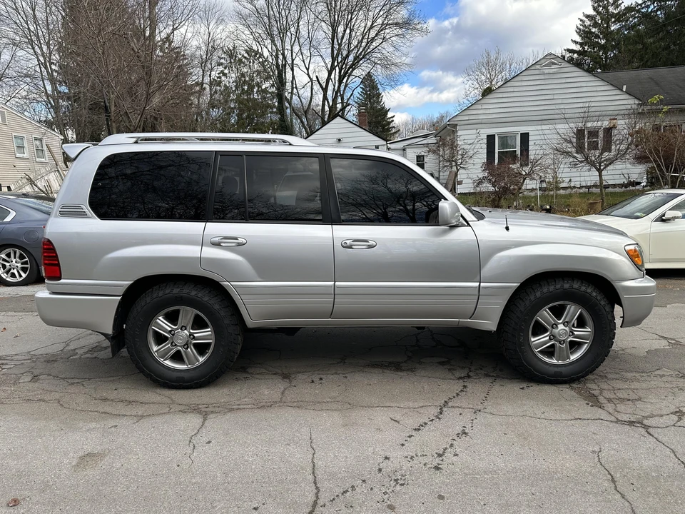 2007 Lexus LX 2nd Gen - Image 12 of 31