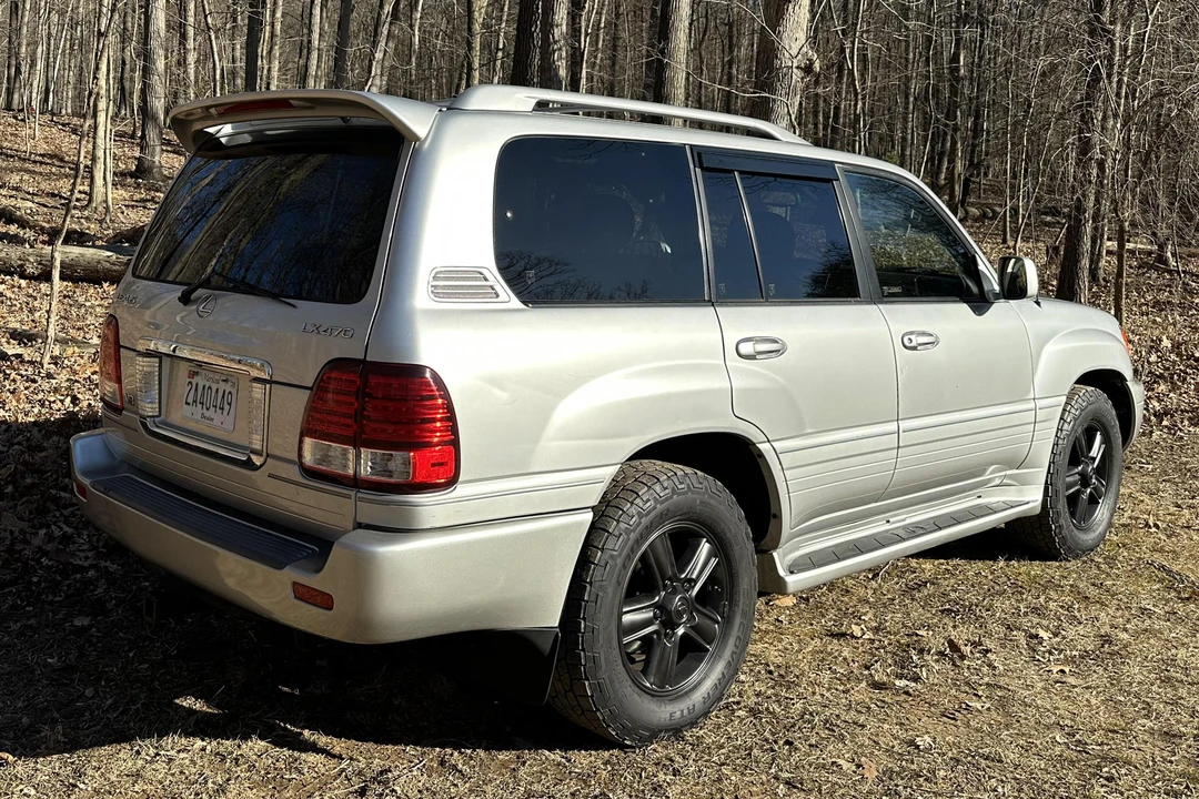 2007 Lexus LX 2nd Gen - Image 4 of 31