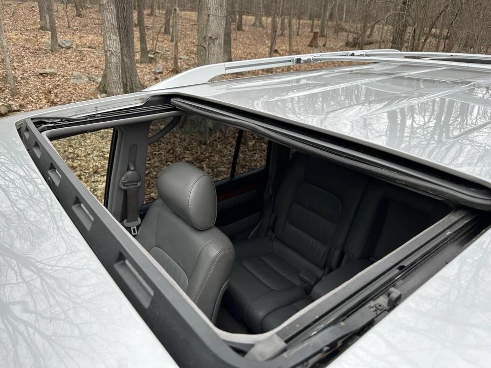 2007 Lexus LX 2nd Gen - Image 25 of 31