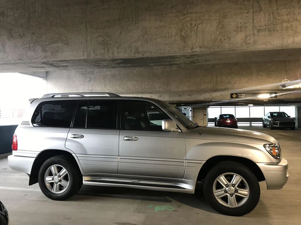 2007 Lexus LX 2nd Gen - Image 27 of 31