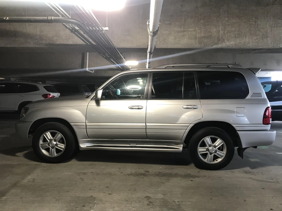2007 Lexus LX 2nd Gen - Image 15 of 31