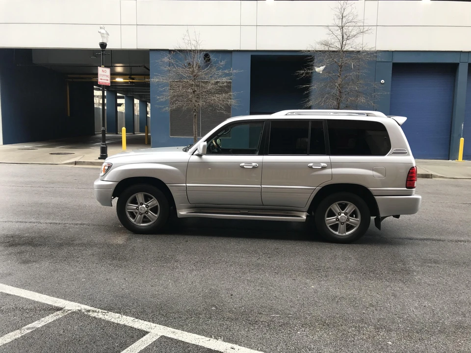 2007 Lexus LX 2nd Gen - Image 17 of 31