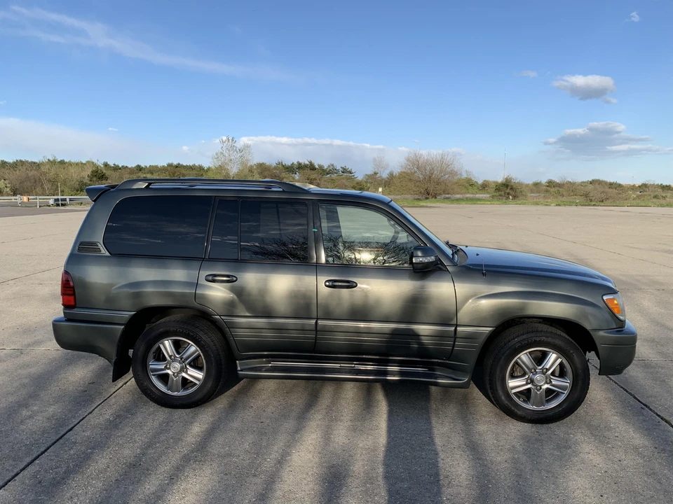 2007 Lexus LX 2nd Gen - Image 13 of 30