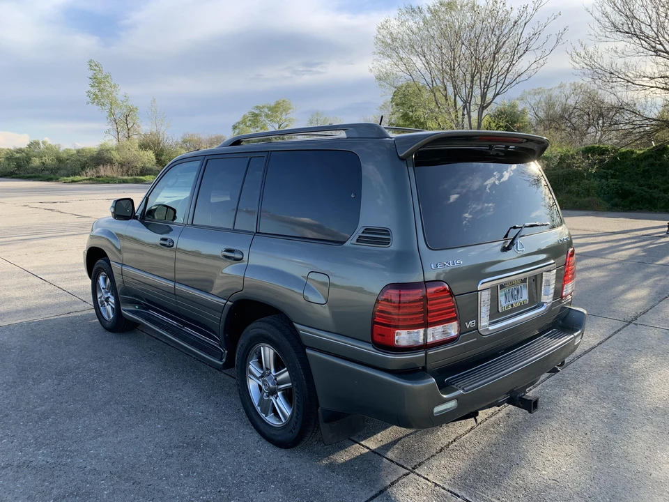 2007 Lexus LX 2nd Gen - Image 9 of 30