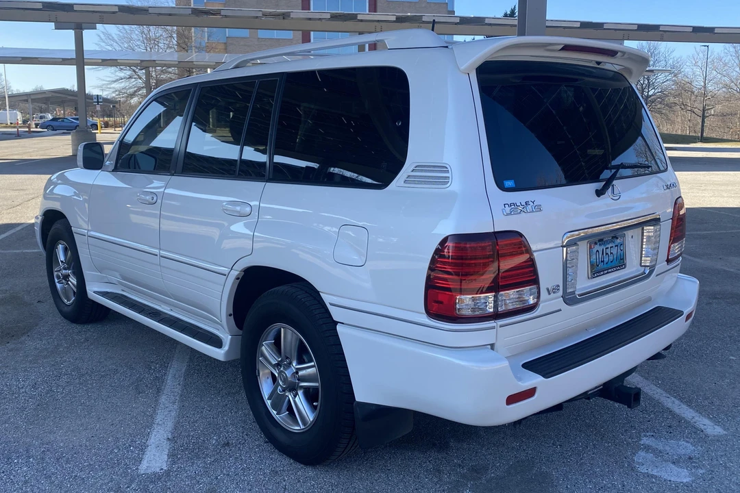 2007 Lexus LX 2nd Gen - Image 4 of 31