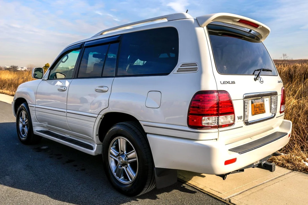 2007 Lexus LX 2nd Gen - Image 4 of 31