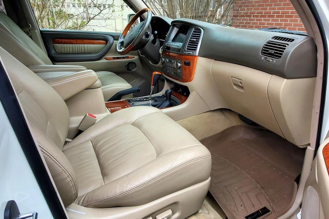 2007 Lexus LX 2nd Gen - Image 27 of 31