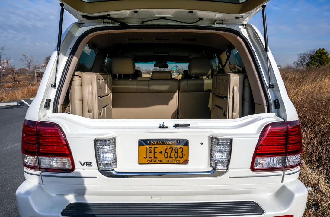 2007 Lexus LX 2nd Gen - Image 15 of 31