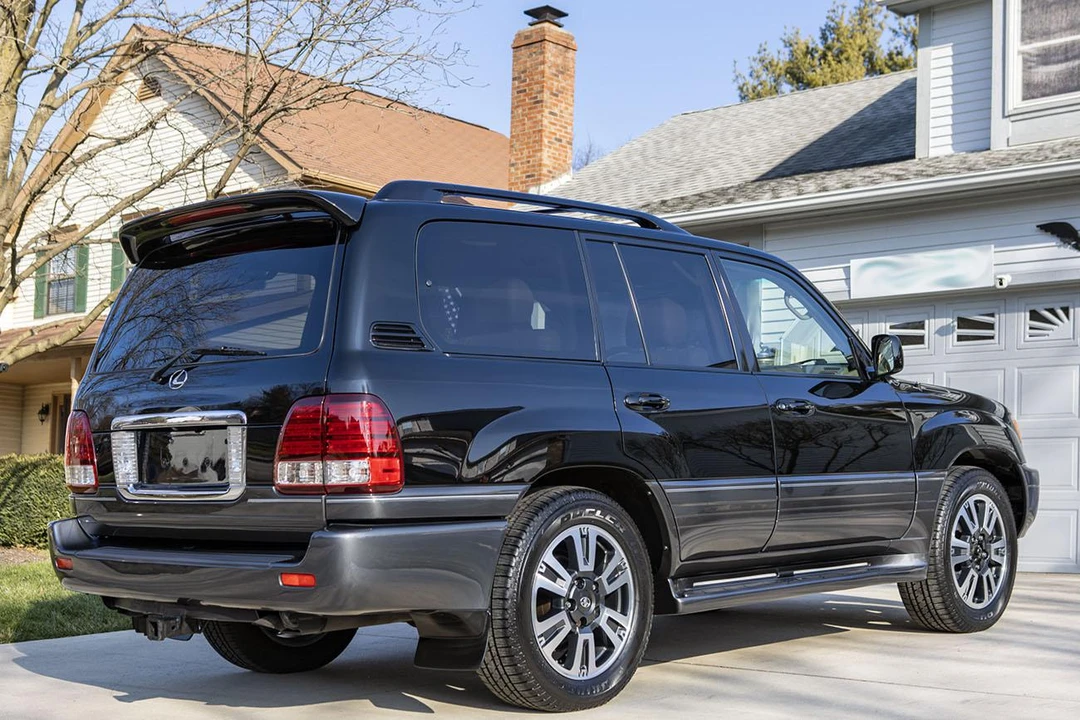 2007 Lexus LX 2nd Gen - Image 4 of 31