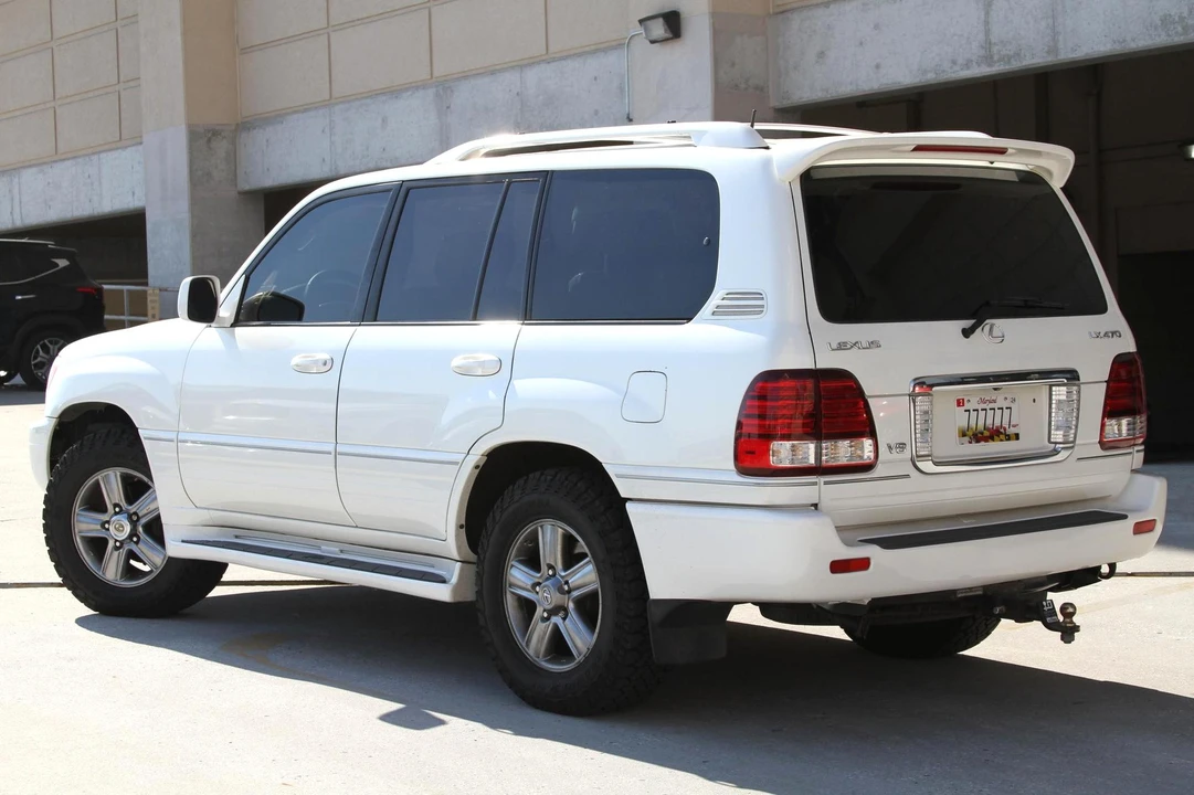 2007 Lexus LX 2nd Gen - Image 9 of 16