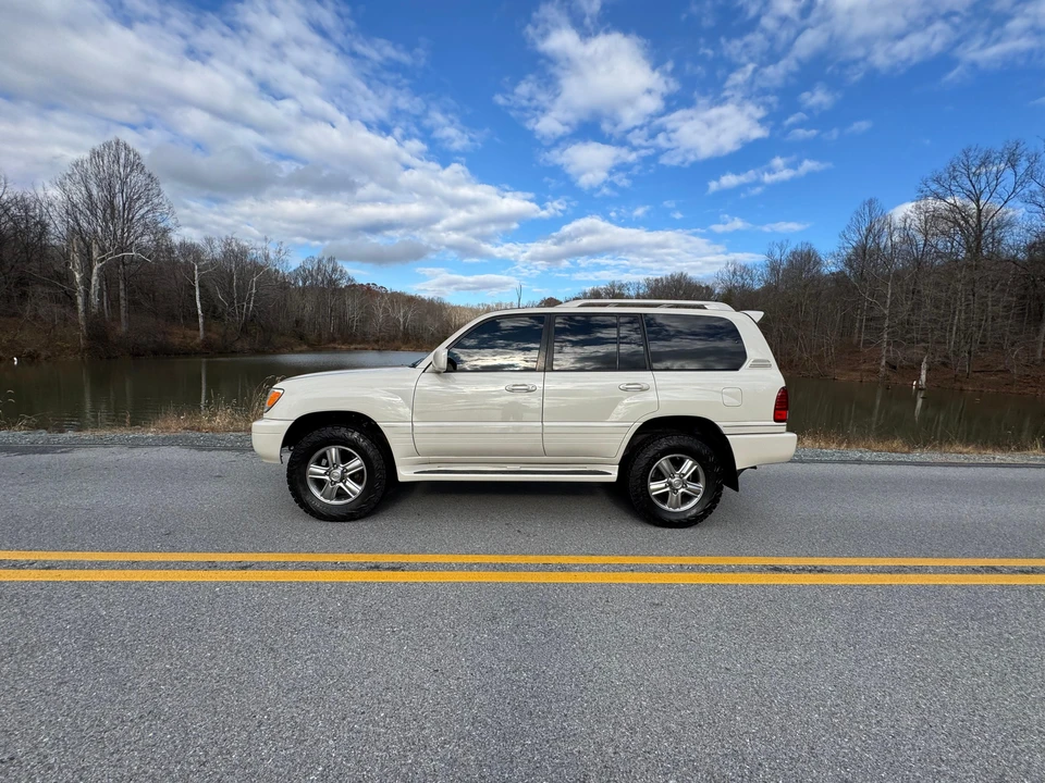 2007 Lexus LX 2nd Gen - Image 11 of 31