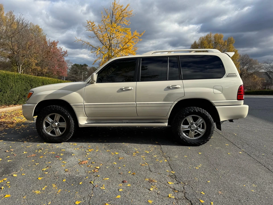 2007 Lexus LX 2nd Gen - Image 21 of 31