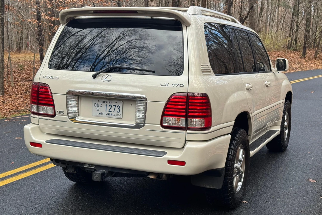 2007 Lexus LX 2nd Gen - Image 4 of 31
