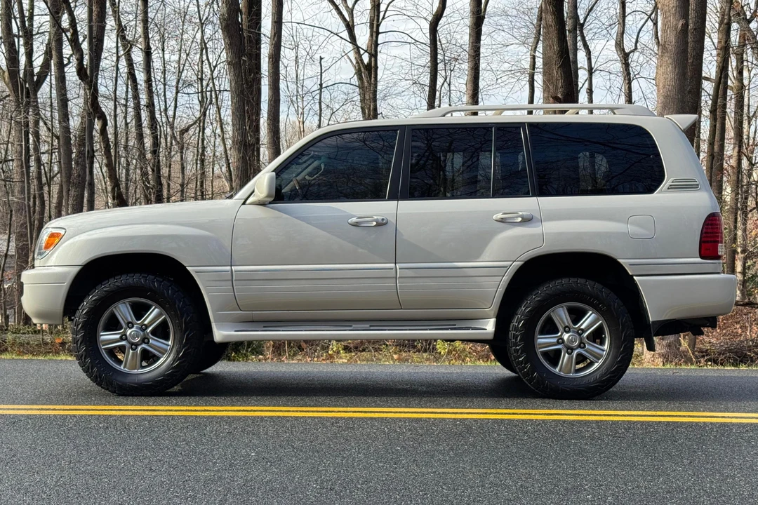 2007 Lexus LX 2nd Gen - Image 3 of 31