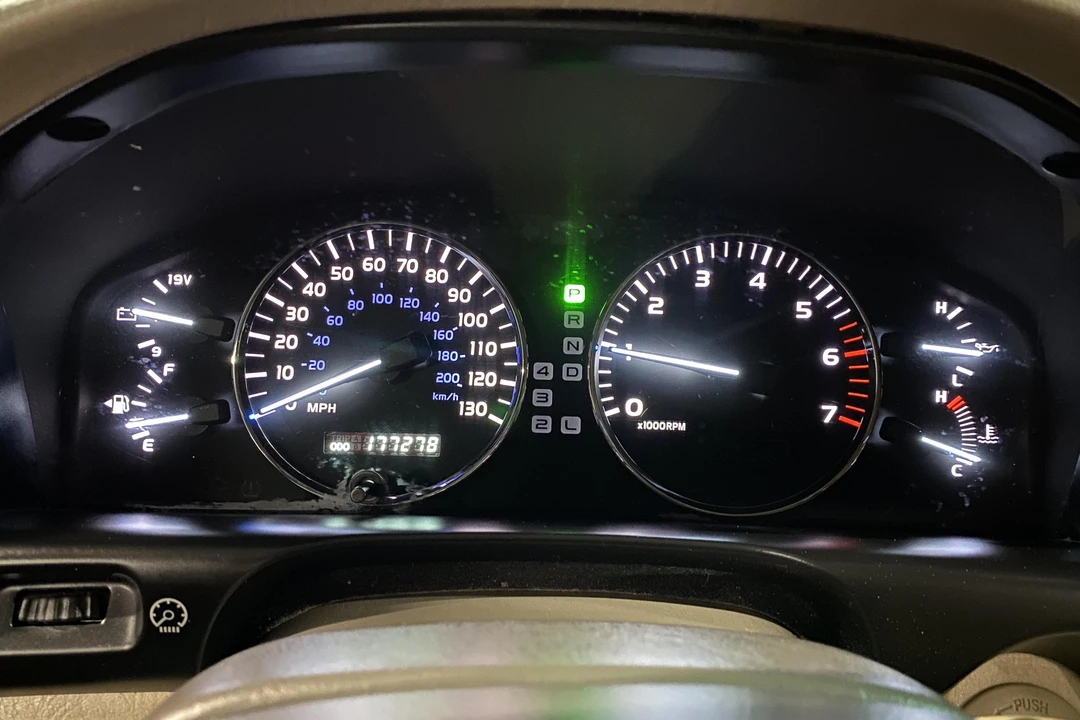 2007 Lexus LX 2nd Gen - Image 29 of 31