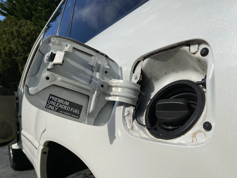 2007 Lexus LX 2nd Gen - Image 18 of 31