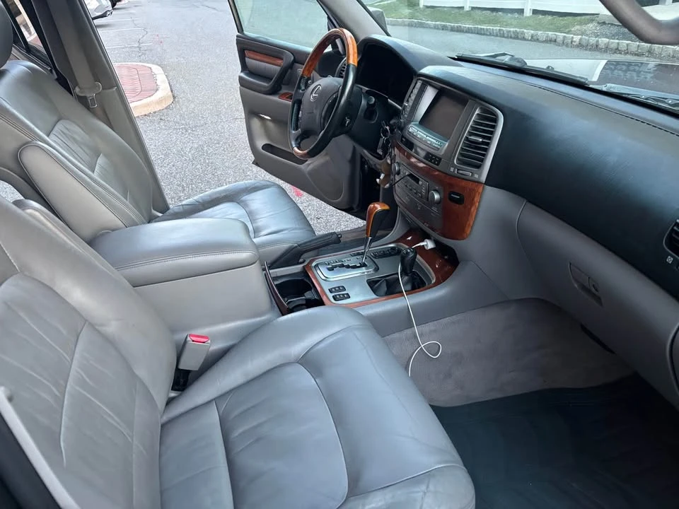2007 Lexus LX 2nd Gen - Image 11 of 14