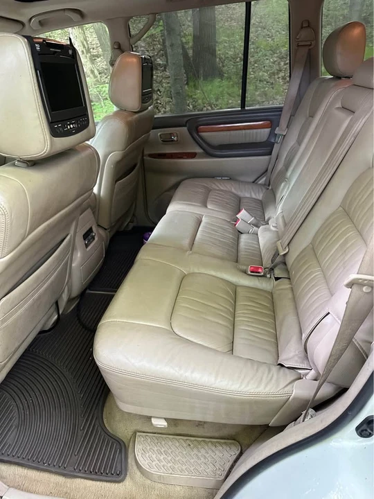 2007 Lexus LX 2nd Gen - Image 10 of 15