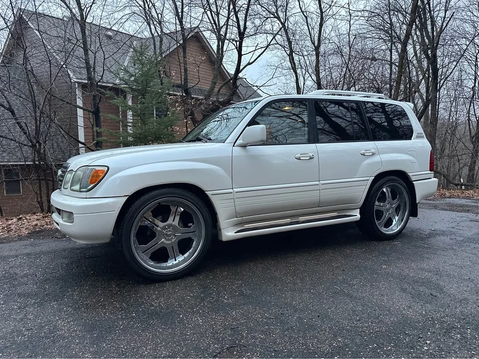 2007 Lexus LX 2nd Gen - Image 3 of 15