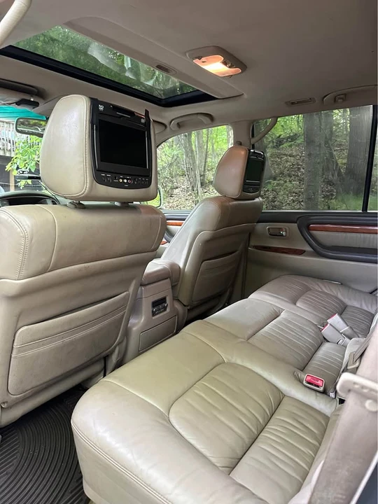 2007 Lexus LX 2nd Gen - Image 9 of 15