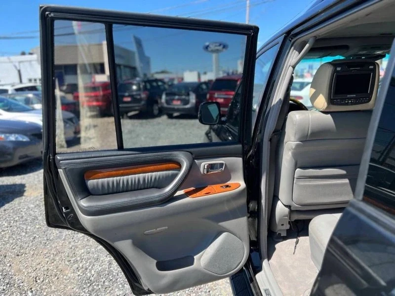2007 Lexus LX 2nd Gen - Image 11 of 12