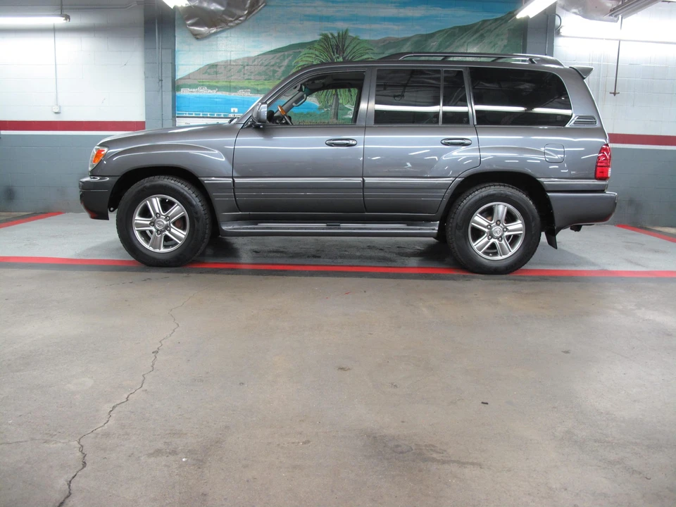 2007 Lexus LX 2nd Gen - Image 4 of 31