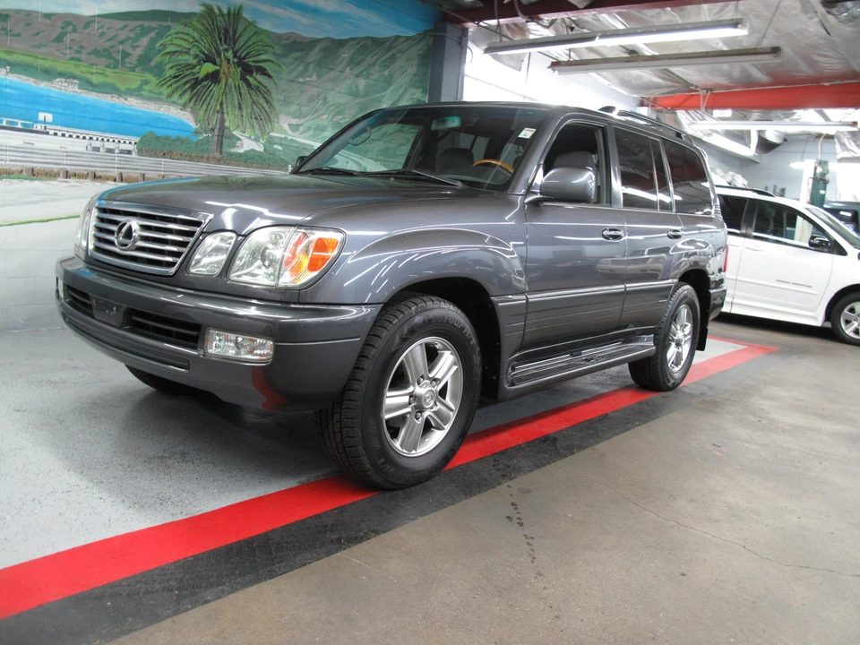 2007 Lexus LX 2nd Gen - Image 2 of 31