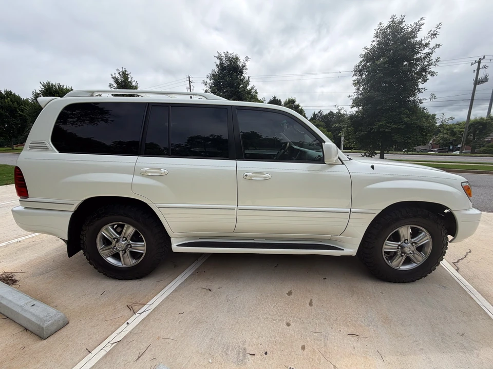 2007 Lexus LX 2nd Gen - Image 11 of 31