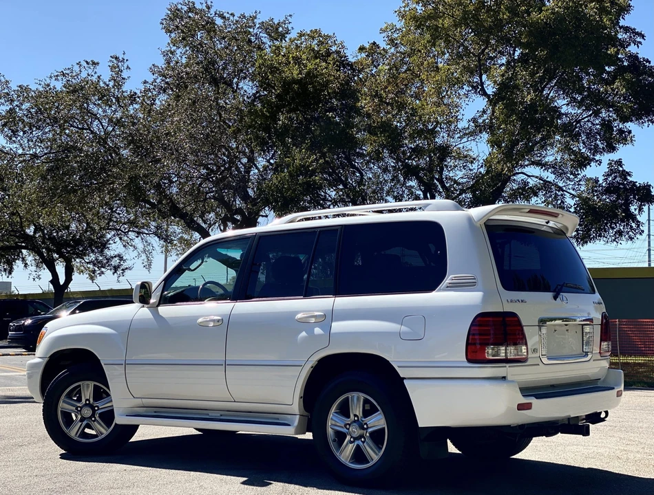 2007 Lexus LX 2nd Gen - Image 10 of 31
