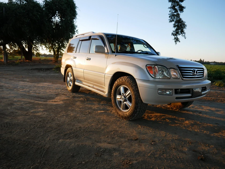 2007 Lexus LX 2nd Gen - Image 2 of 31