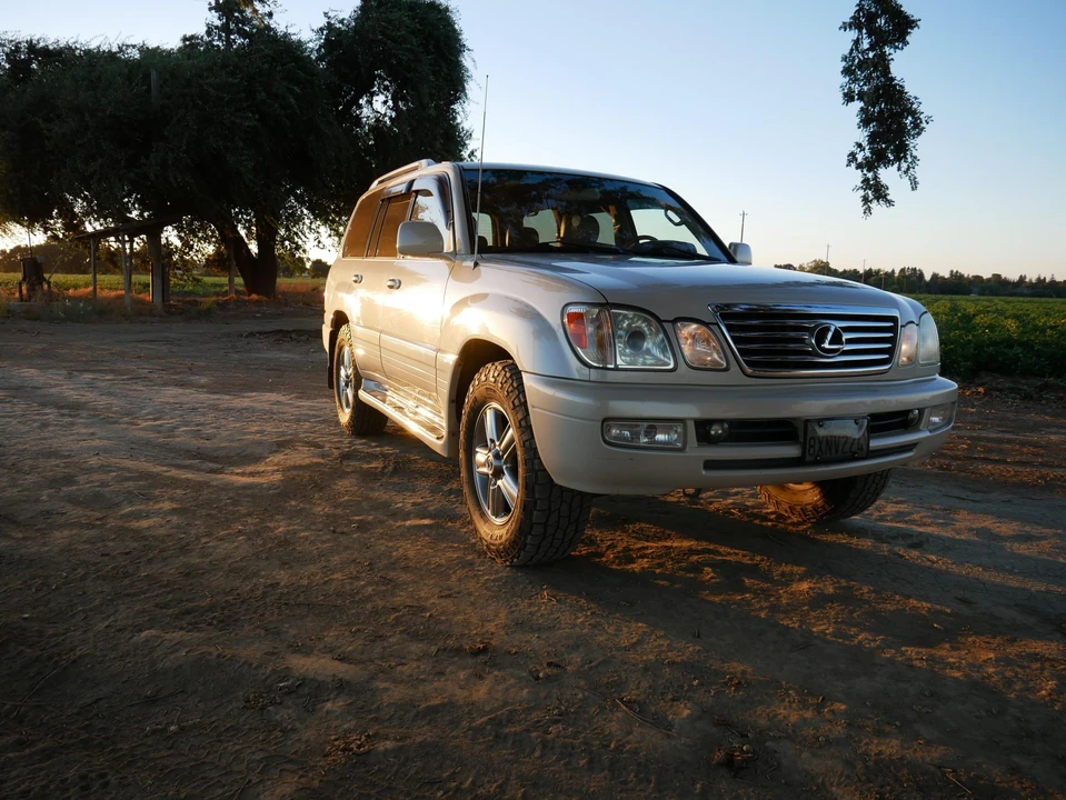 2007 Lexus LX 2nd Gen - Image 3 of 31