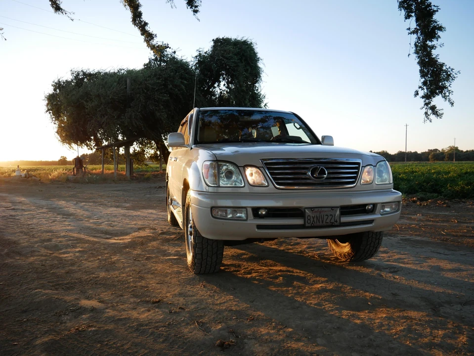 2007 Lexus LX 2nd Gen - Image 4 of 31