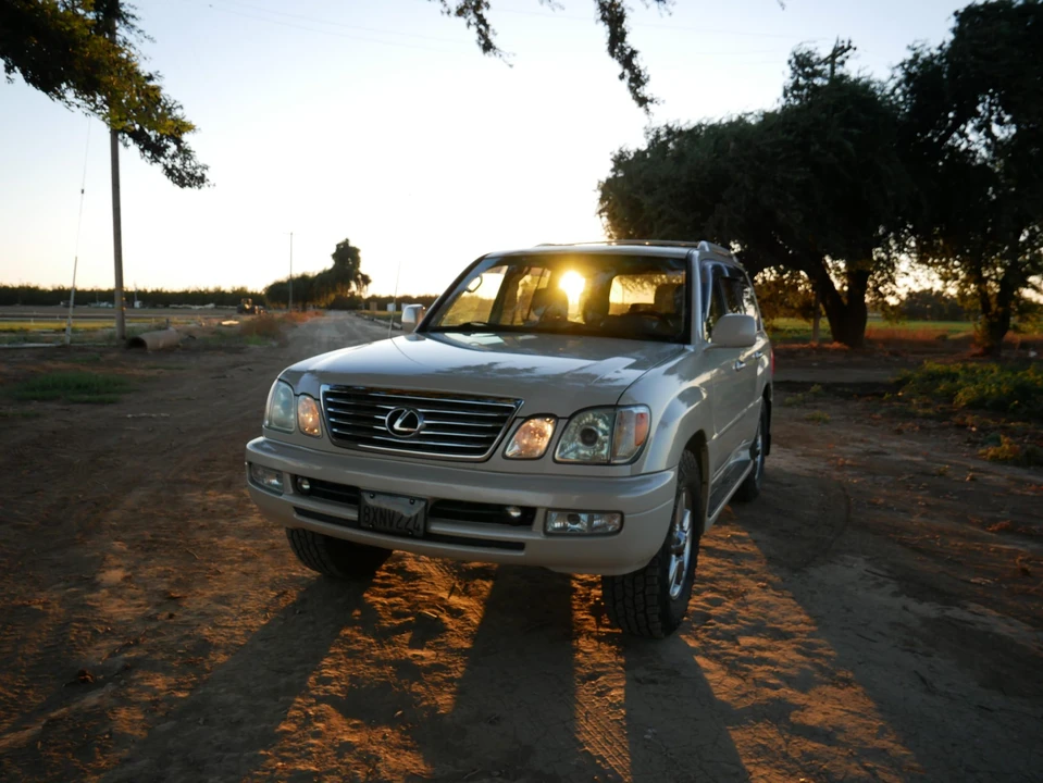2007 Lexus LX 2nd Gen - Image 9 of 31